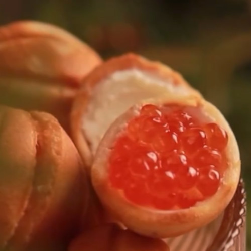 Орешки с козьим сыром и красной икрой